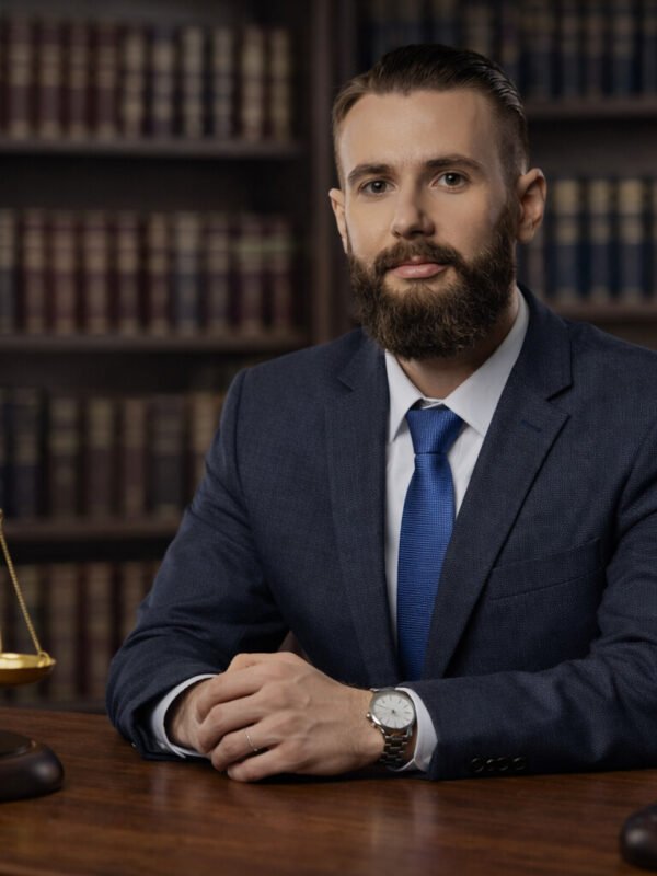 Michał Goclik - radca prawny zdjęcie w tle
